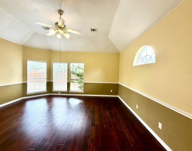 5808 Colby Drive - Photo Thumbnail 14