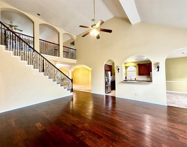 5808 Colby Drive - Photo Thumbnail 9