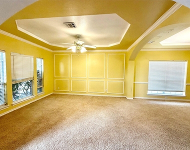 5808 Colby Drive - Photo Thumbnail 2