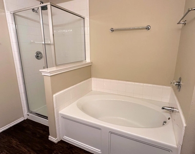 9220 Lenox Drive - Photo Thumbnail 13