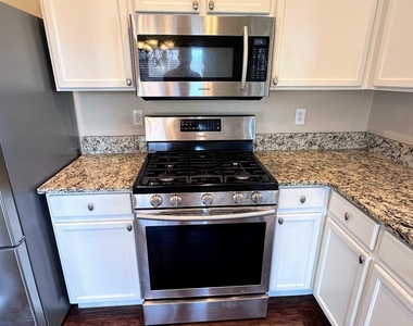 9220 Lenox Drive - Photo Thumbnail 8