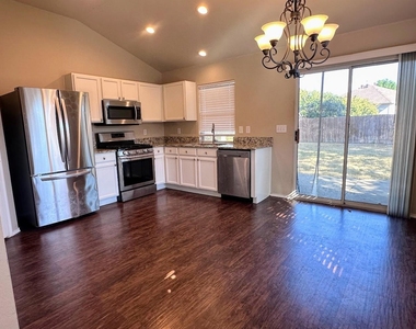 9220 Lenox Drive - Photo Thumbnail 5