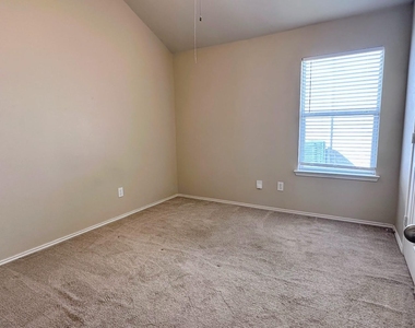 9220 Lenox Drive - Photo Thumbnail 15