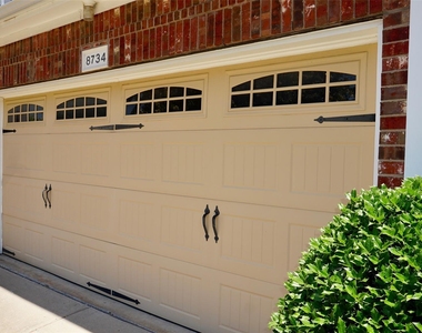 8734 Manhattan Avenue - Photo Thumbnail 12