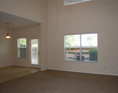 8734 Manhattan Avenue - Photo Thumbnail 3