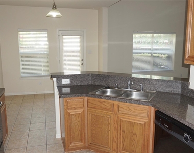 8734 Manhattan Avenue - Photo Thumbnail 5