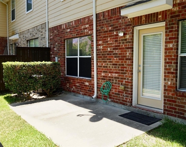 8734 Manhattan Avenue - Photo Thumbnail 11