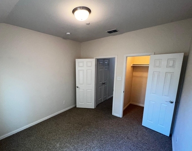 8734 Manhattan Avenue - Photo Thumbnail 6
