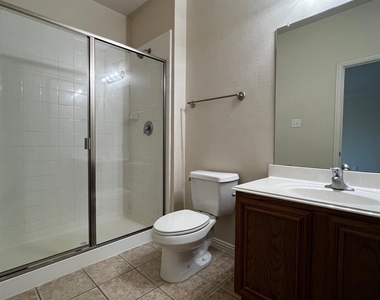 8734 Manhattan Avenue - Photo Thumbnail 9