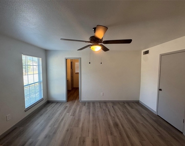 4900 French Wood Drive - Photo Thumbnail 7