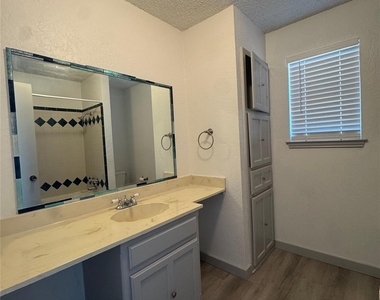 4900 French Wood Drive - Photo Thumbnail 9