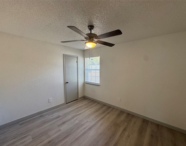 4900 French Wood Drive - Photo Thumbnail 13