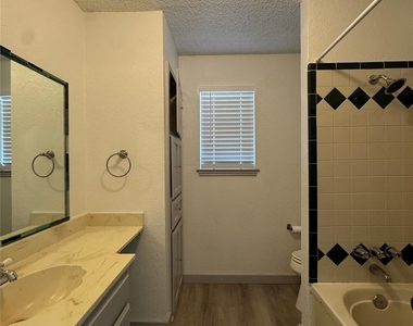 4900 French Wood Drive - Photo Thumbnail 10