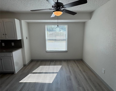 4900 French Wood Drive - Photo Thumbnail 3
