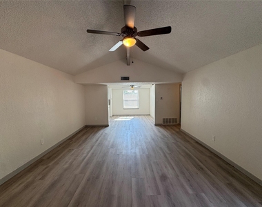 4900 French Wood Drive - Photo Thumbnail 2