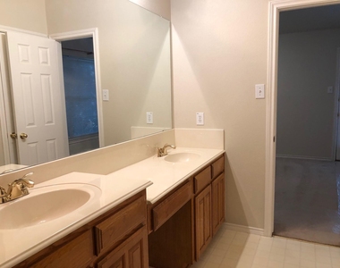 2118 Stoneridge Drive - Photo Thumbnail 10