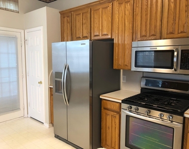 2118 Stoneridge Drive - Photo Thumbnail 7