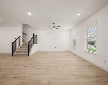 8936 Magnet Drive - Photo Thumbnail 8