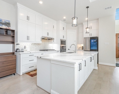4954 Daybreak Drive - Photo Thumbnail 8