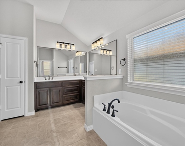 412 Brinkley Drive - Photo Thumbnail 16