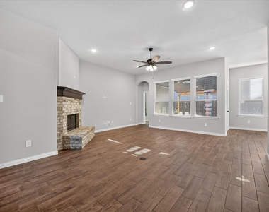 412 Brinkley Drive - Photo Thumbnail 3