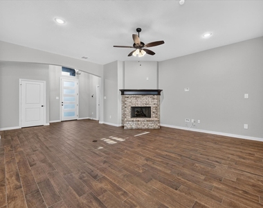 412 Brinkley Drive - Photo Thumbnail 4
