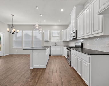412 Brinkley Drive - Photo Thumbnail 7