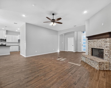 412 Brinkley Drive - Photo Thumbnail 5
