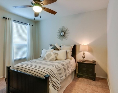 7716 Shorthorn Way - Photo Thumbnail 18