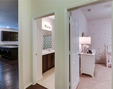 7716 Shorthorn Way - Photo Thumbnail 16