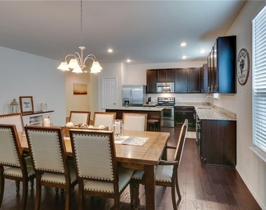 7716 Shorthorn Way - Photo Thumbnail 7
