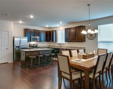 7716 Shorthorn Way - Photo Thumbnail 6