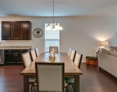 7716 Shorthorn Way - Photo Thumbnail 5
