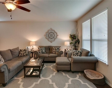 7716 Shorthorn Way - Photo Thumbnail 10
