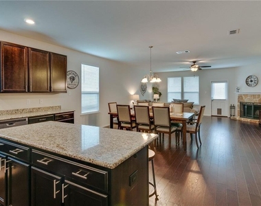 7716 Shorthorn Way - Photo Thumbnail 4