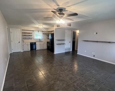 2036 Lisa Circle - Photo Thumbnail 2