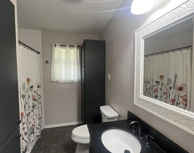 2036 Lisa Circle - Photo Thumbnail 8