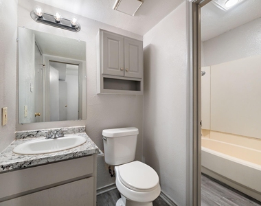 1108 N Elm Street - Photo Thumbnail 13