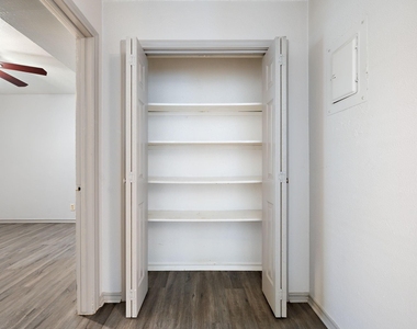 1108 N Elm Street - Photo Thumbnail 18