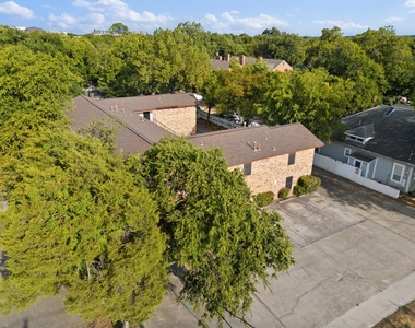 1108 N Elm Street - Photo Thumbnail 22