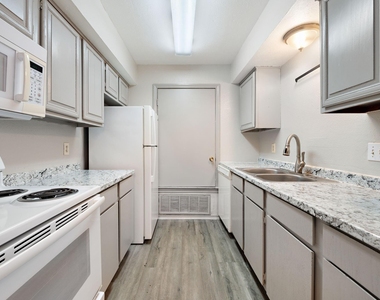 1108 N Elm Street - Photo Thumbnail 7