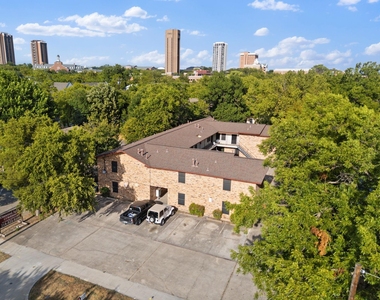 1108 N Elm Street - Photo Thumbnail 21