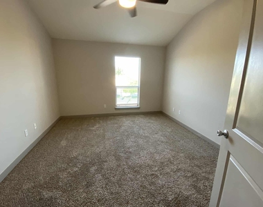 3601 Valley Vista Drive - Photo Thumbnail 9
