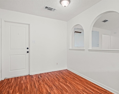 236 E Cunningham Avenue - Photo Thumbnail 6