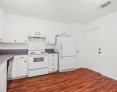 236 E Cunningham Avenue - Photo Thumbnail 5