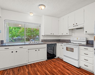 236 E Cunningham Avenue - Photo Thumbnail 4