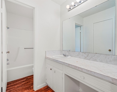 236 E Cunningham Avenue - Photo Thumbnail 12