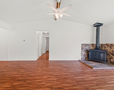 236 E Cunningham Avenue - Photo Thumbnail 3