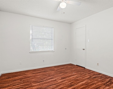 236 E Cunningham Avenue - Photo Thumbnail 9