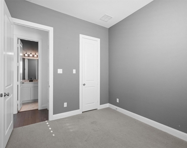 14220 Greenside Drive - Photo Thumbnail 8